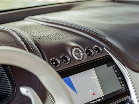 Used 2021 Aston Martin DBX image 16