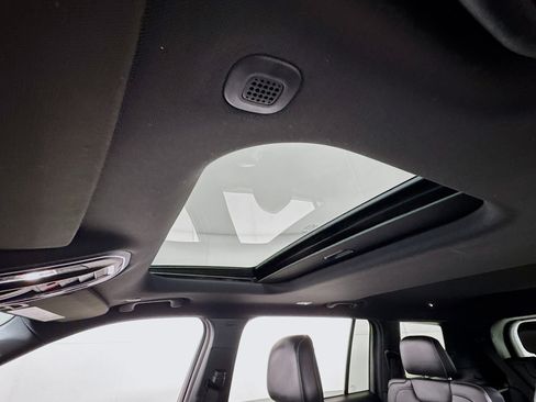 Used 2022 Jeep Grand Cherokee L Laredo image 4