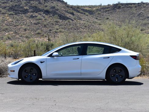 Used 2022 Tesla Model 3 Standard Range RWD image 6