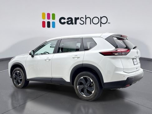 Used 2024 Nissan Rogue SV AWD/4WD image 3