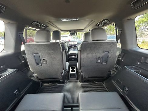 Used 2026 Lexus GX 550 w/ Accessory Package (2T) AWD/4WD image 17