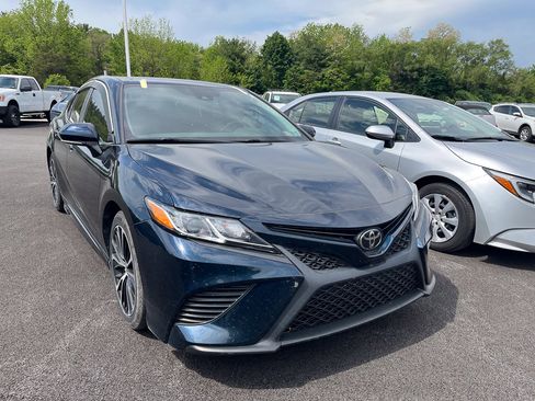 Used 2020 Toyota Camry SE w/ Convenience Package FWD image 1