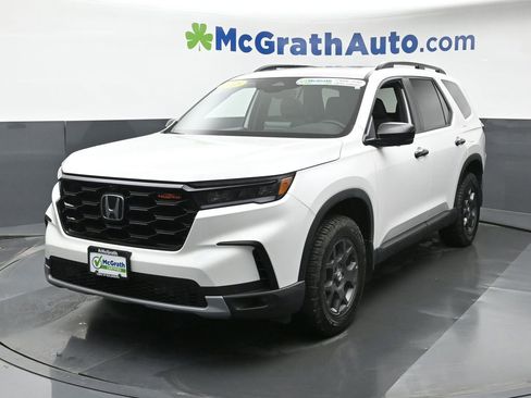 Used 2025 Honda Pilot TrailSport image 25