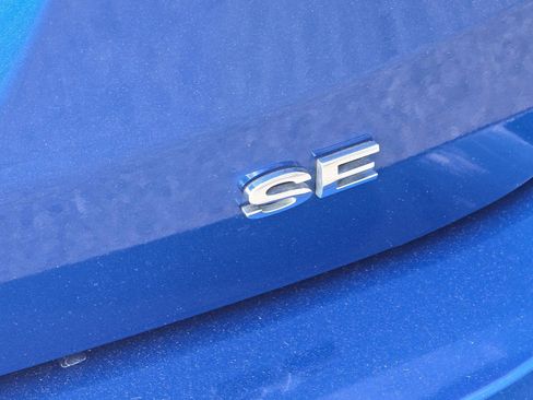 Used 2018 Ford Focus SE w/ Cold Weather Package FWD image 34