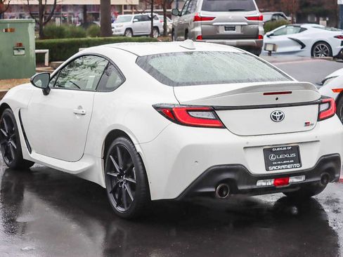Used 2024 Toyota GR86 Premium image 2