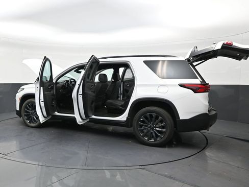 Used 2023 Chevrolet Traverse RS image 31