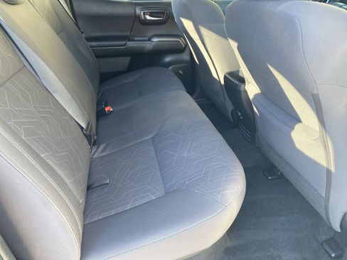 Used 2017 Toyota Tacoma TRD Sport image 29