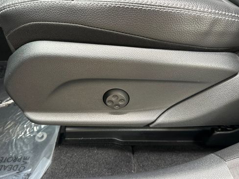Used 2019 Mercedes-Benz GLC 300 4MATIC image 14