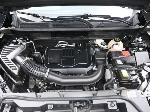 Used 2023 GMC Acadia SLE w/ Driver Convenience Package FWD image 40