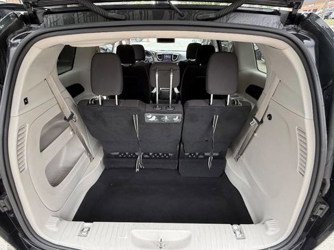 Used 2017 Chrysler Pacifica Touring FWD image 46