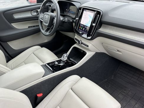Used 2023 Volvo XC40 B5 Plus w/ Protection Package Premier AWD/4WD image 16