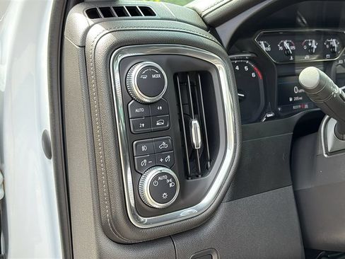 Used 2021 GMC Sierra 1500 Elevation w/ Preferred Package AWD/4WD image 11