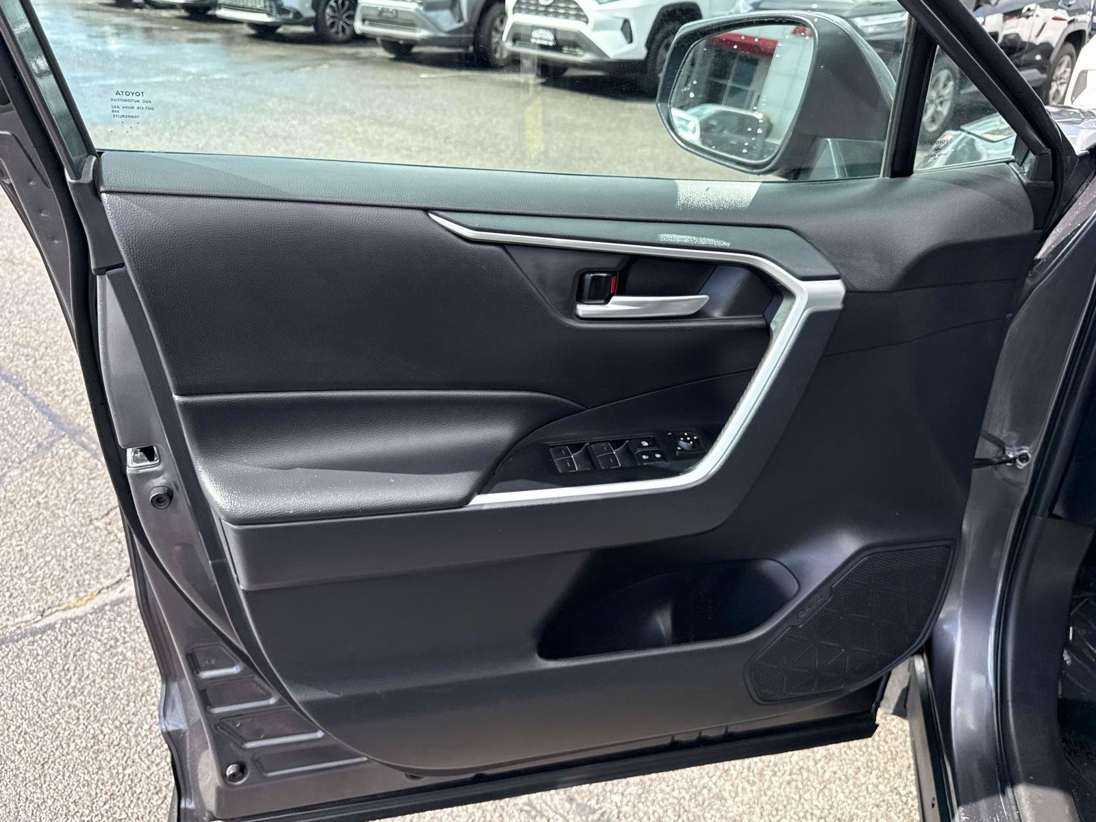 Used 2025 Toyota RAV4 XLE AWD/4WD image 13