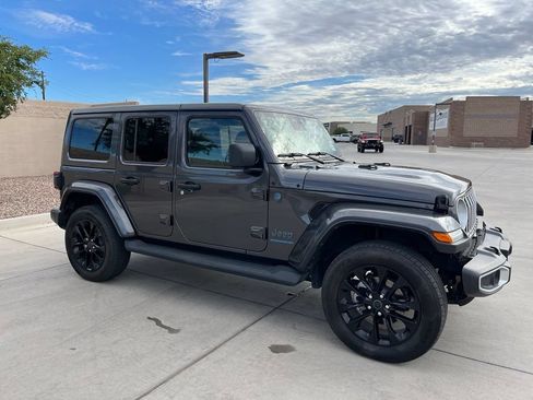 Used 2025 Jeep Wrangler Unlimited Sahara AWD/4WD image 5