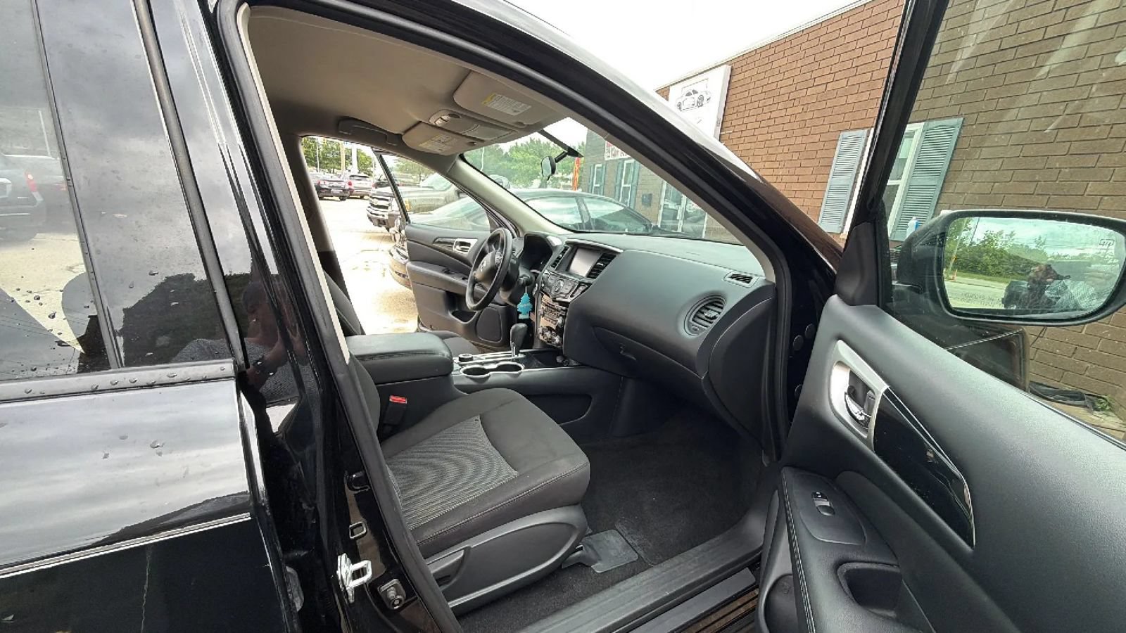 Used 2020 Nissan Pathfinder S AWD/4WD image 15