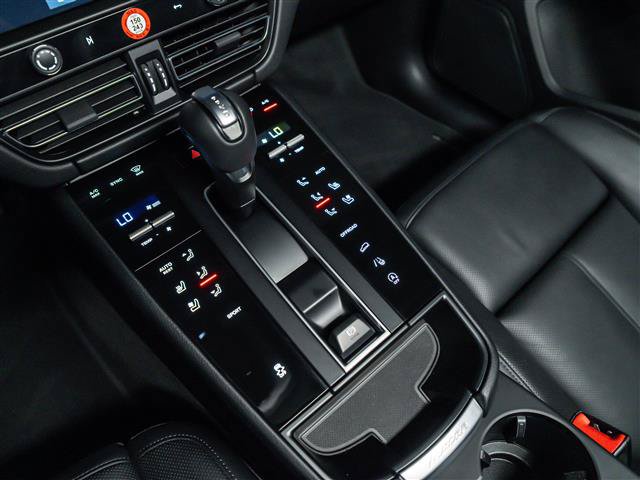 Used 2026 Porsche Macan AWD/4WD image 23