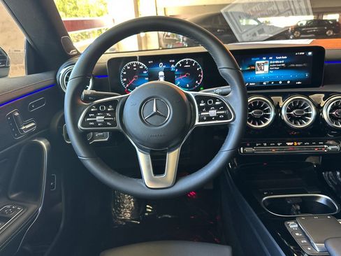 Used 2023 Mercedes-Benz CLA 250 image 21