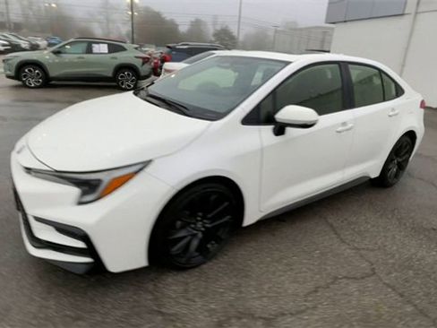 Used 2023 Toyota Corolla SE image 6