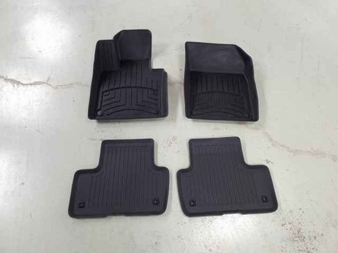 Certified 2024 Volvo XC60 T8 Ultimate w/ Protection Package Premier image 11