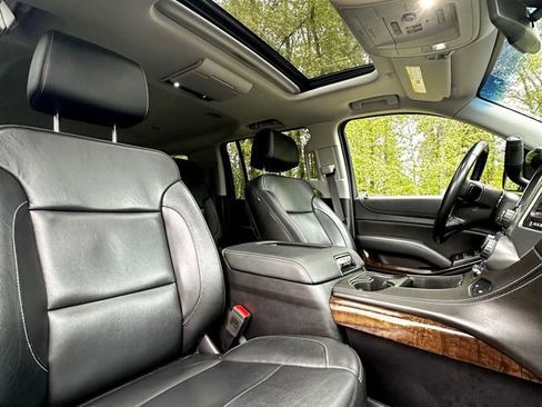 Used 2019 Chevrolet Suburban LT image 13