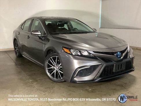 Certified 2024 Toyota Camry SE image 1