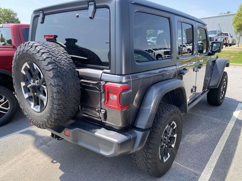 Used 2025 Jeep Wrangler Unlimited Rubicon AWD/4WD image 7