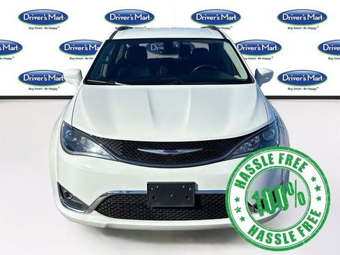 Used 2019 Chrysler Pacifica Touring-L image 2