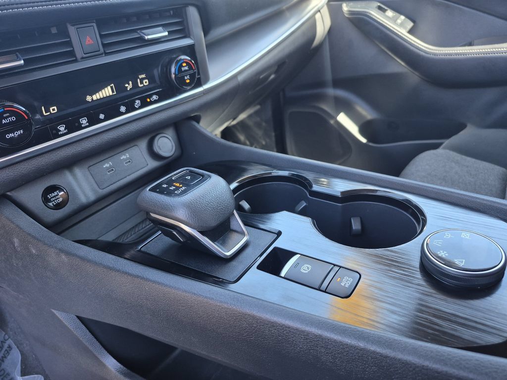 Used 2024 Nissan Rogue SV AWD/4WD image 12