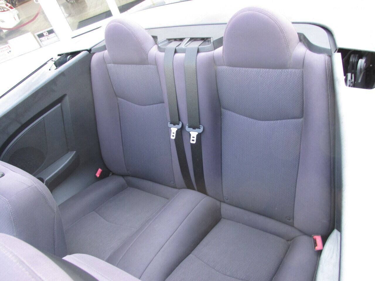 Used 2013 Chrysler 200 Touring FWD image 9