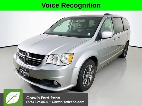 Used 2017 Dodge Grand Caravan SXT image 3
