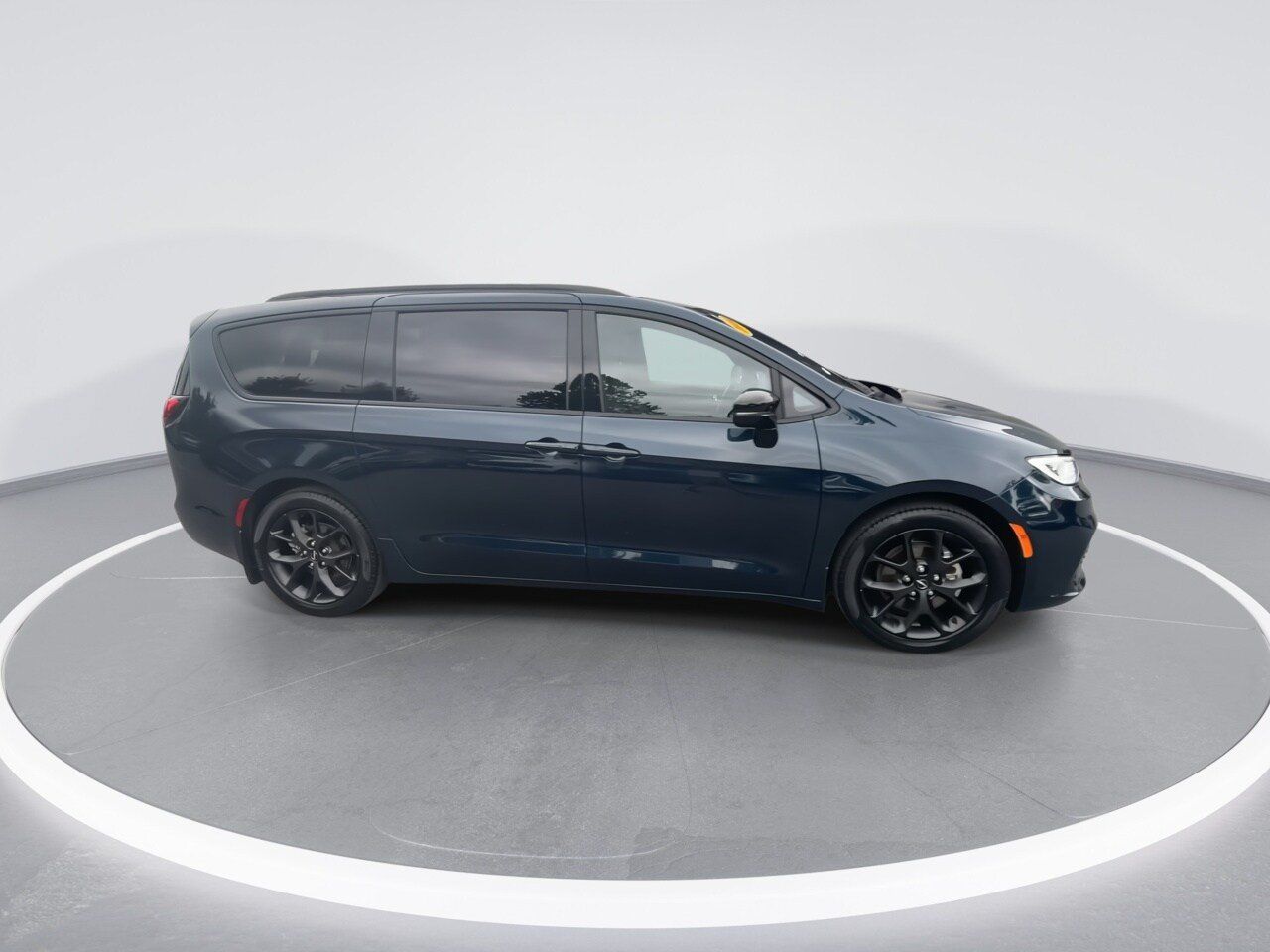 Used 2024 Chrysler Pacifica Touring-L w/ S Appearance Package FWD image 23