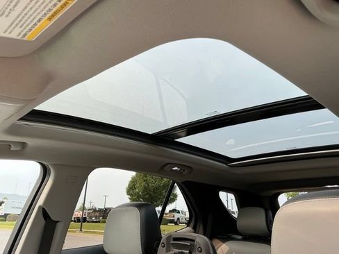 Used 2020 Chevrolet Equinox Premier FWD image 31