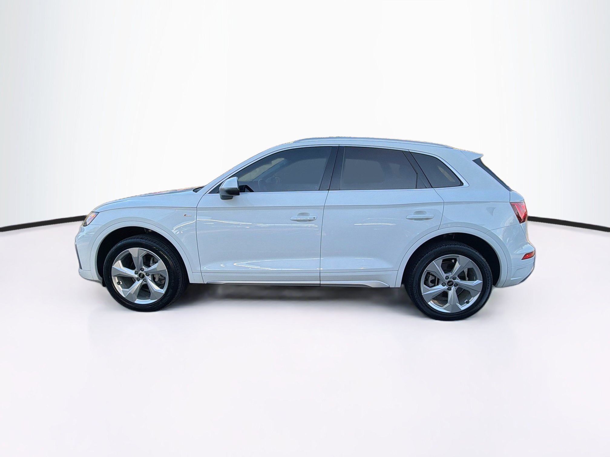 Used 2023 Audi Q5 2.0T Premium Plus w/ Premium Plus Package AWD/4WD image 4