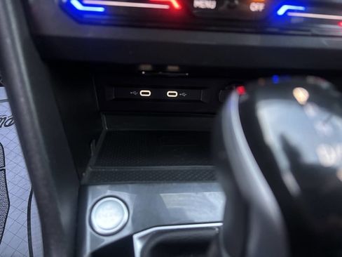 Used 2024 Volkswagen Tiguan SE image 41