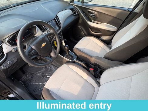 Used 2022 Chevrolet Trax LS w/ Tint and Cruise Package image 16