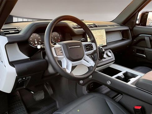 Used 2025 Land Rover Defender 110 S image 15