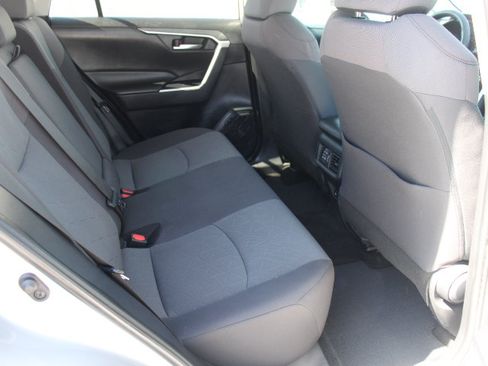 Used 2019 Toyota RAV4 XLE w/ Convenience Package FWD image 18