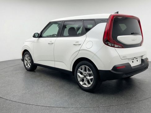Used 2025 Kia Soul LX w/ LX Technology Package FWD image 6
