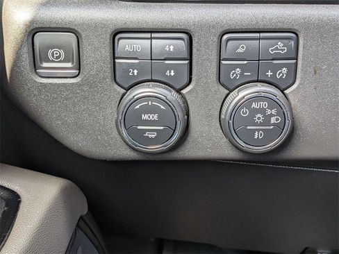 Used 2022 Chevrolet Silverado 1500 ZR2 image 18