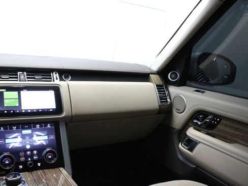 Used 2019 Land Rover Range Rover HSE image 17