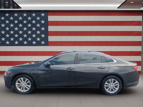 Used 2017 Chevrolet Malibu LT FWD image 3