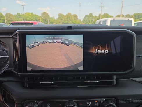 Used 2024 Jeep Wrangler Unlimited Rubicon 4xe AWD/4WD image 14