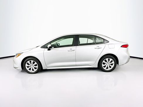 Used 2025 Toyota Corolla LE image 4