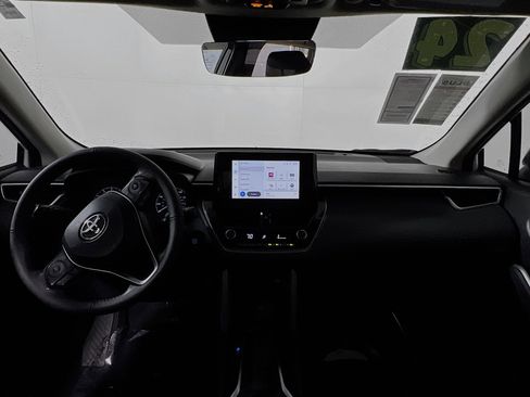 Used 2024 Toyota Corolla Cross LE image 30