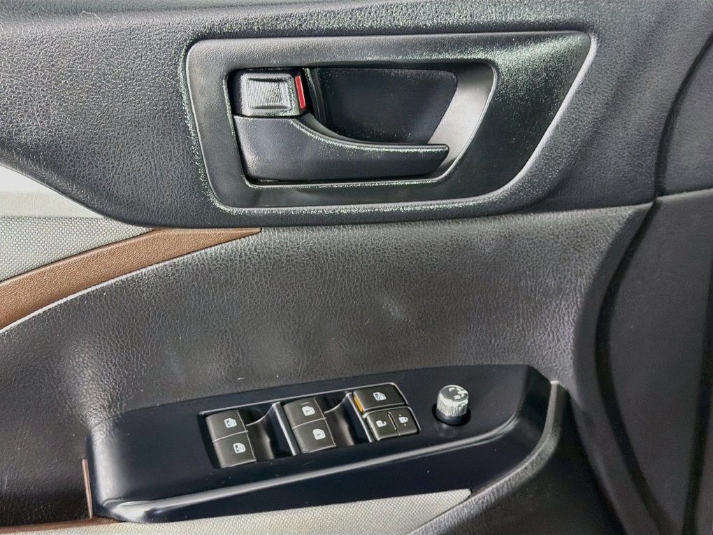 Used 2018 Toyota Highlander LE FWD image 22