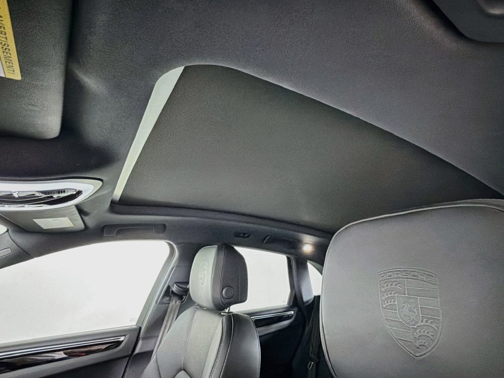 Certified 2023 Porsche Macan AWD/4WD image 14