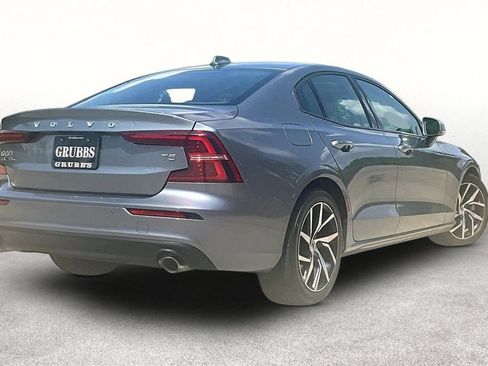 Used 2020 Volvo S60 T5 Momentum FWD image 2