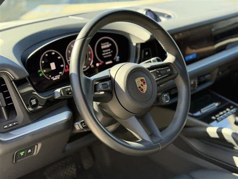 Used 2024 Porsche Cayenne Coupe image 6