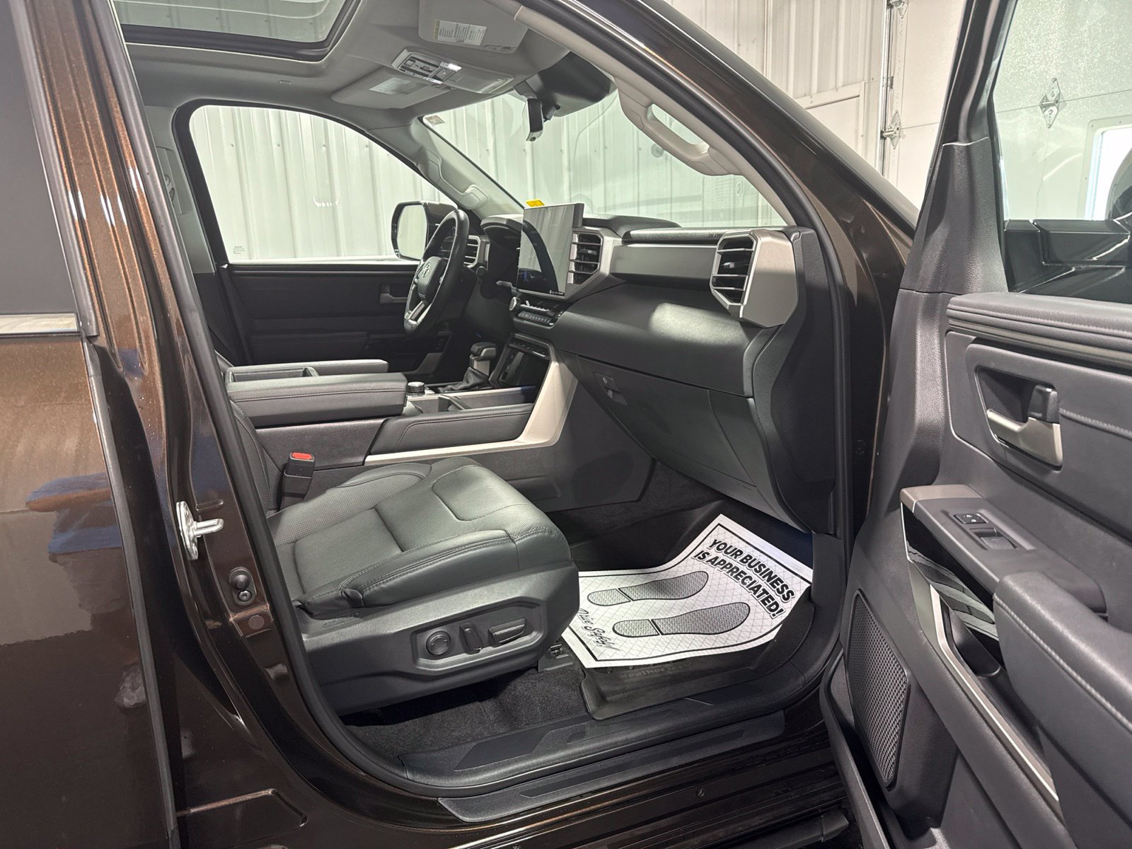 Used 2024 Toyota Tundra Limited w/ Power Package AWD/4WD image 14