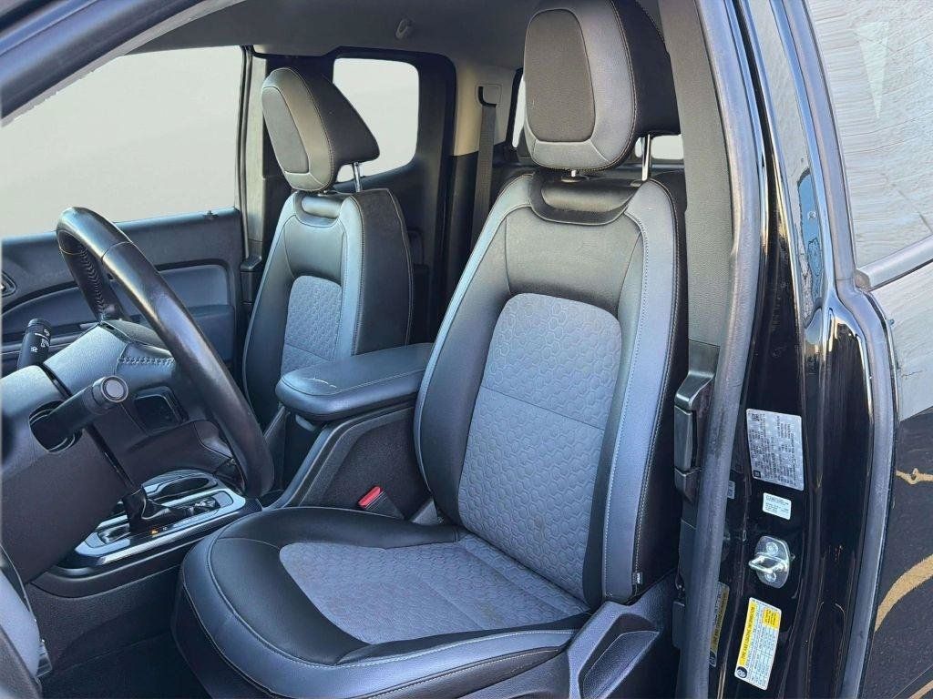 Used 2018 Chevrolet Colorado Z71 w/ Z71 Midnight Edition AWD/4WD image 11